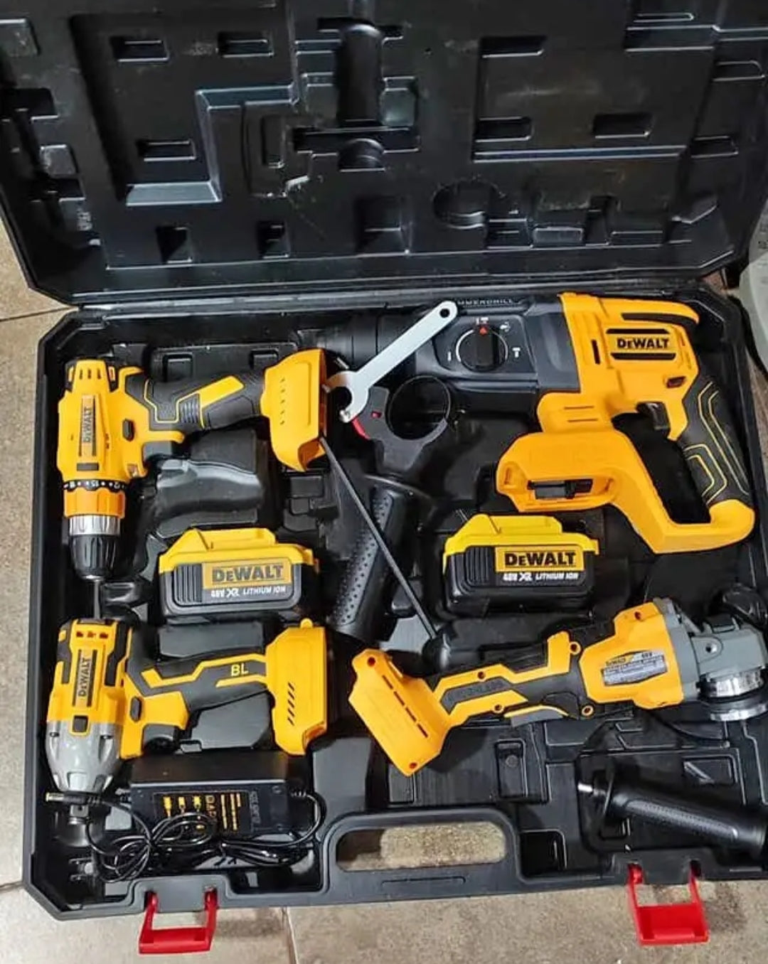 Combo Inalámbrico DeWalt 68V Force – Taladro y Pulidora de Alto Rendimiento